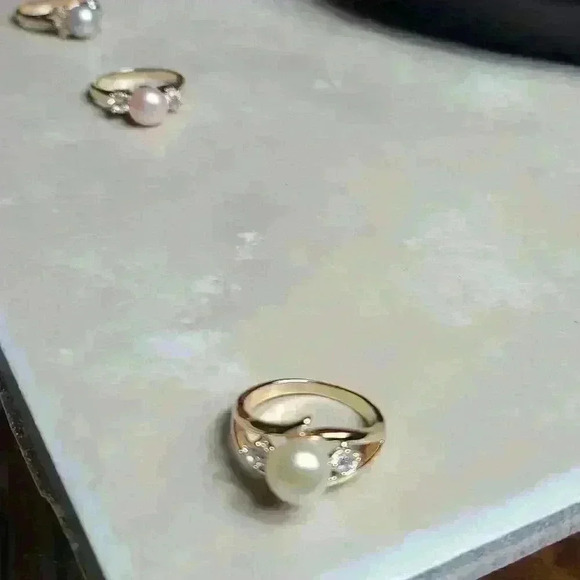 Gold tone pearl rhinestones (CZ ?) Ring size is 6 NWOT - Picture 7 of 16